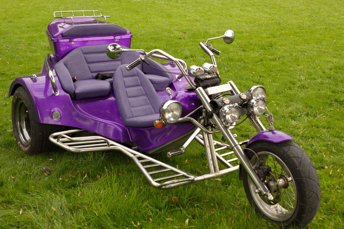 moto mauve, moto violette