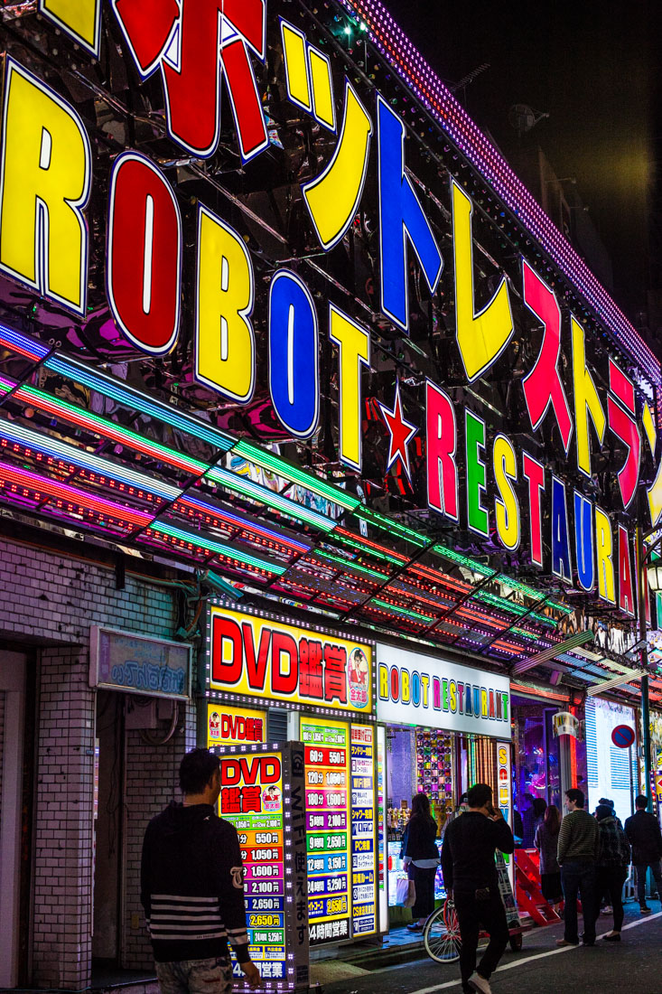 shinjuku, tokyo, tokyo by night, neon city, japon, japan, voyage au japon, japan trip, robot restaurant