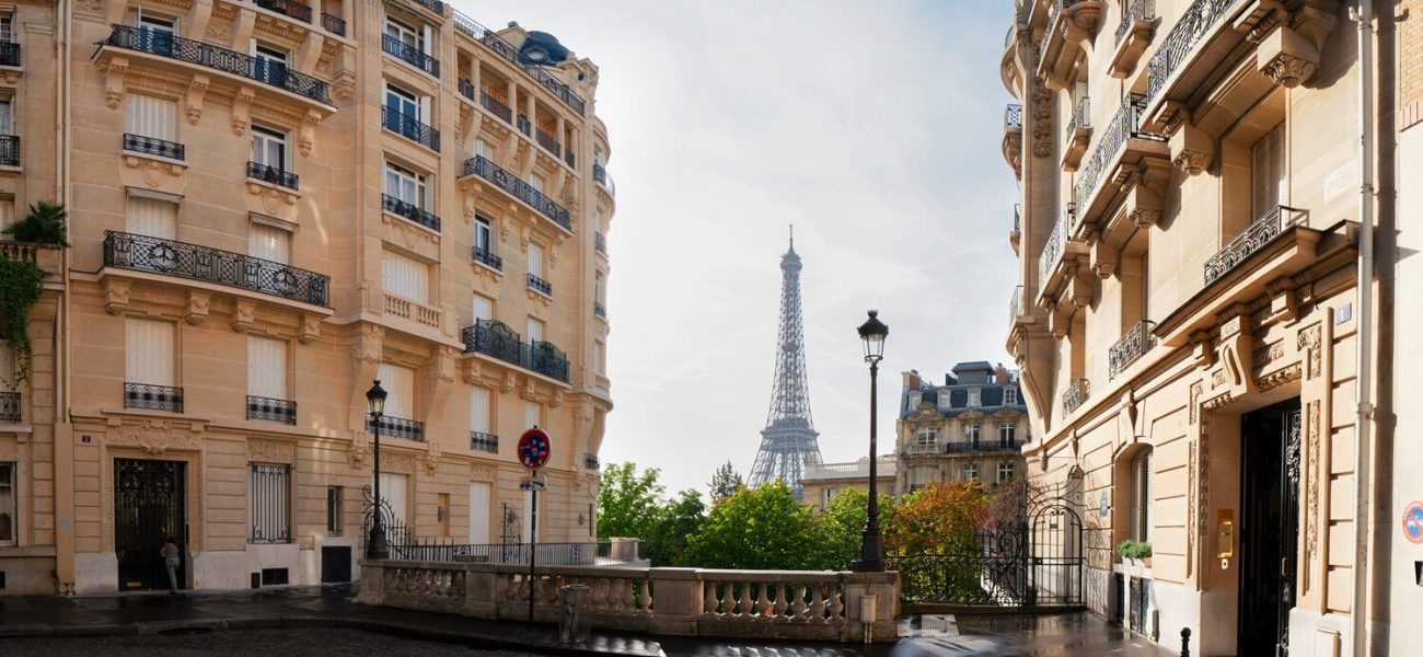 eiffel tour and Paris street